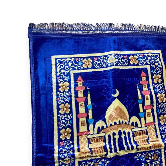 Traditional Design for Islamic Worship: Soft and Comfortable Prayer Mat - Picture 6 of 10